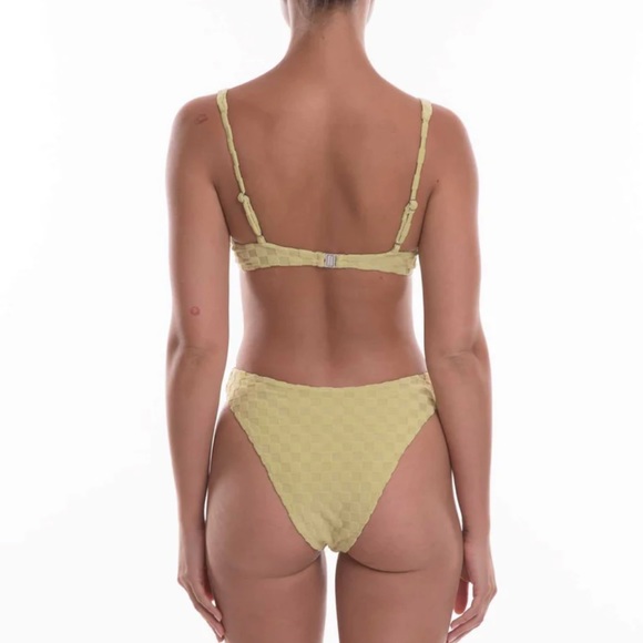 Bikini - Picture 5 of 14